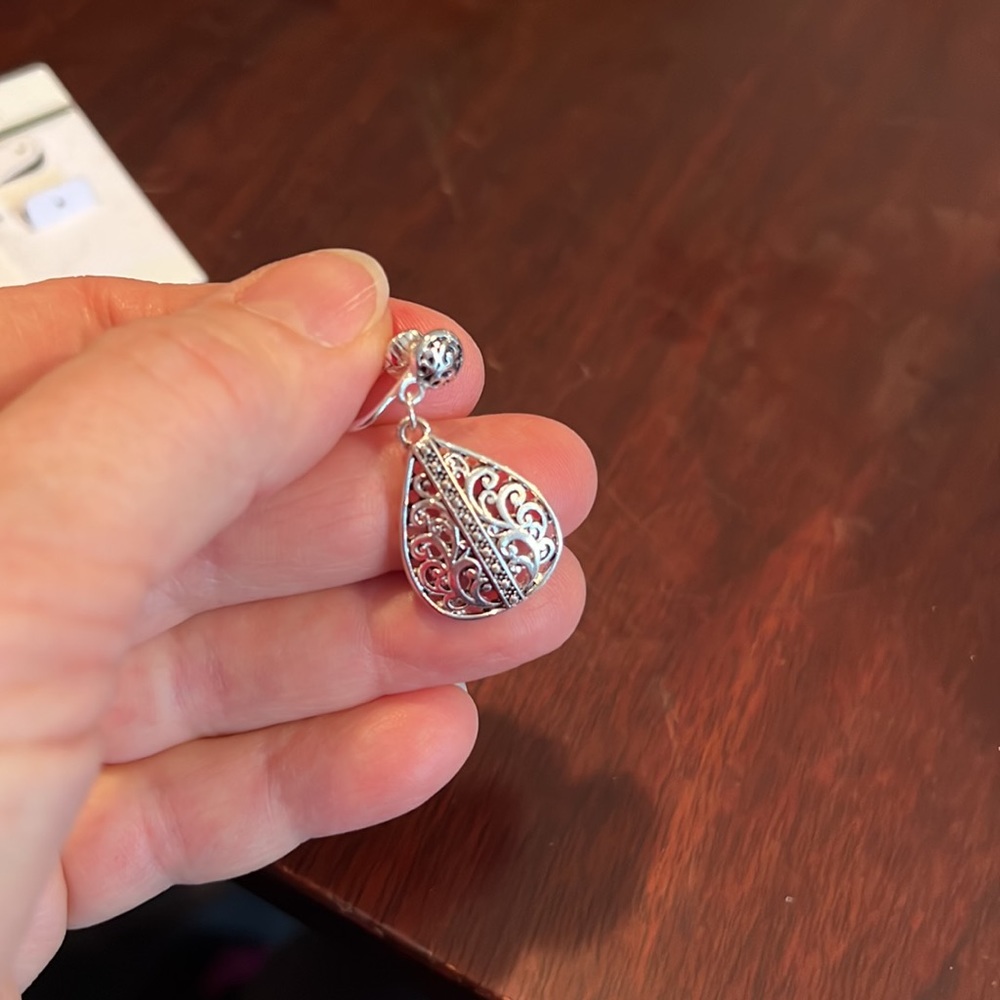 Filigree Clip Earring - Picture 4 of 4